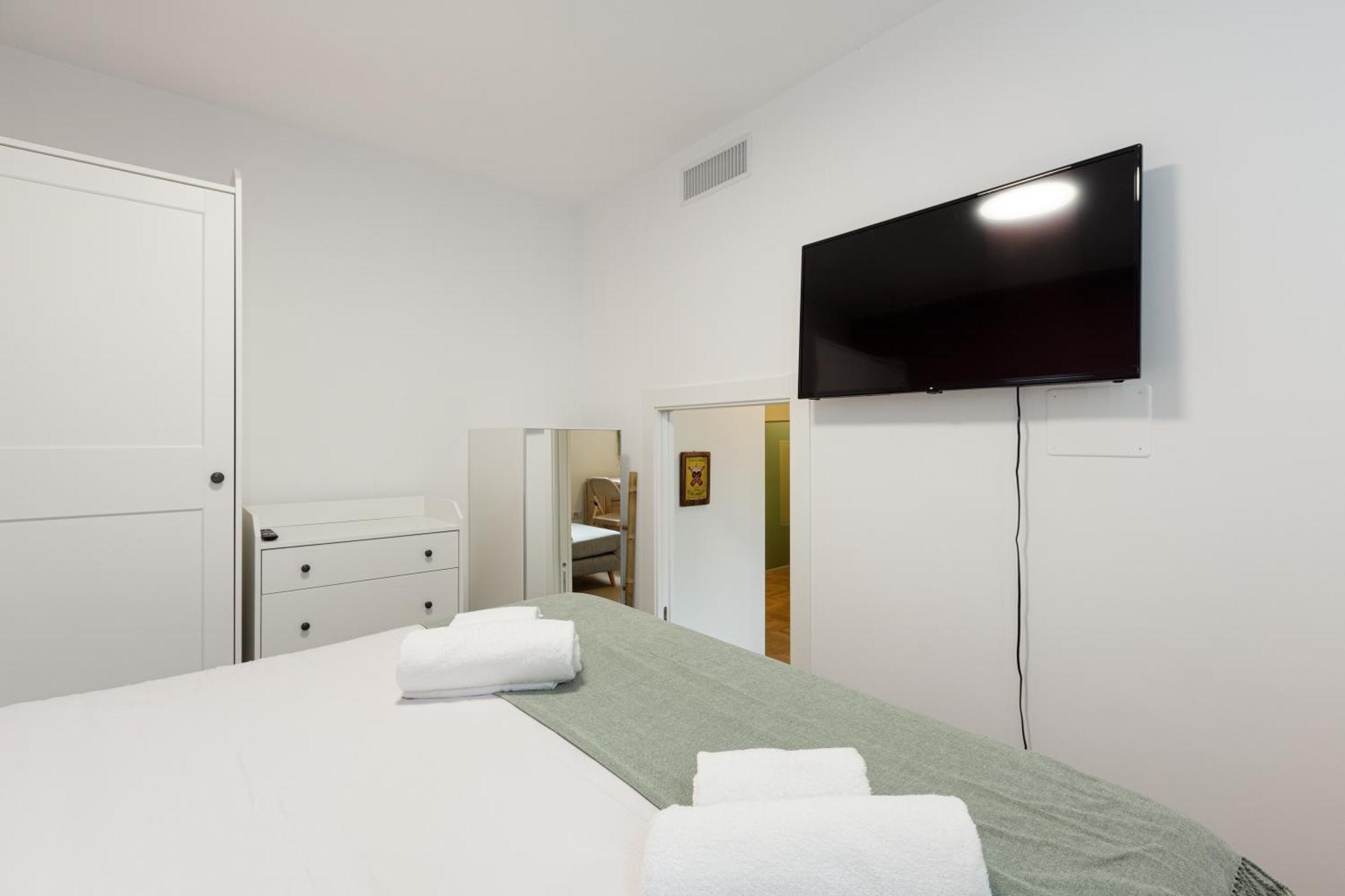 Insubria Park - Pastel Color Apartment! Милано Екстериор снимка
